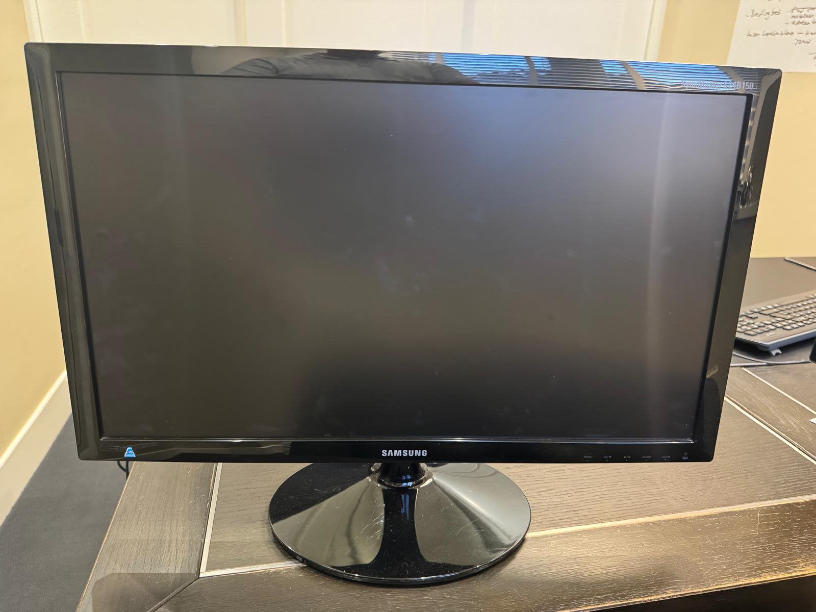 Samsung 24 inch computerscherm kleurenscherm, Computers en Software, Monitoren, Gaming, Kantelbaar, Full HD, Ophalen of Verzenden