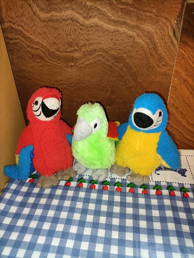 3 x papegaai knuffel rood, groen en blauw met geel, Ophalen of Verzenden, Zo goed als nieuw, Overige typen