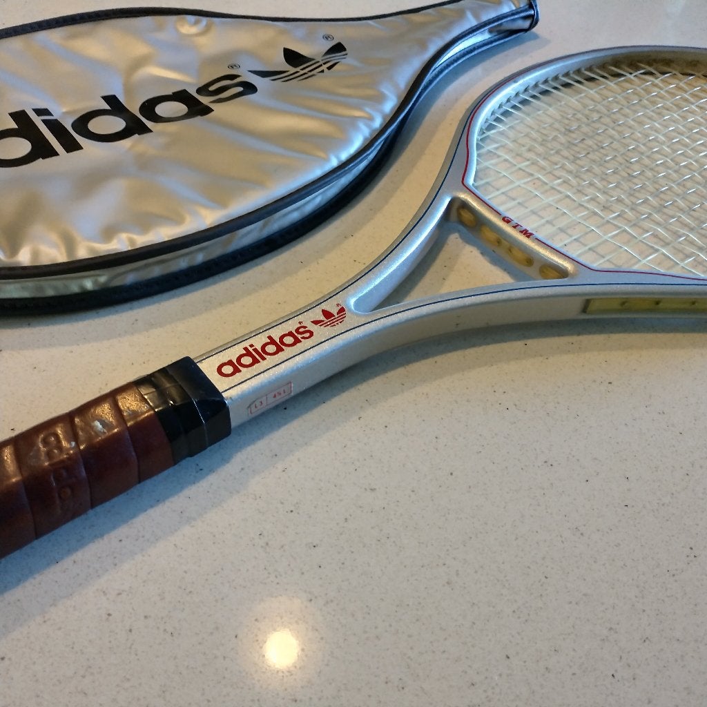 Vintage Adidas tennisracket met hoes, Sport en Fitness, Tennis, Adidas, Gebruikt, Ophalen of Verzenden, Racket