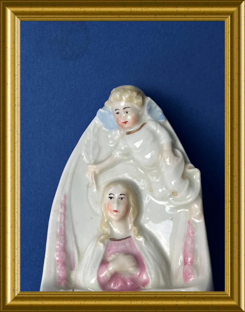 Oud porseleinen wijwatervaatje. Maria, engel, Ophalen of Verzenden
