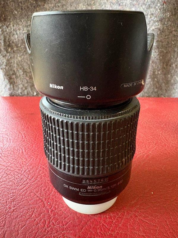 Nikon camerabody met 2 lenzen en statief, Gebruikt, Nikon Europe B.V.. 1181 VX Amstelveen- Nederland, Ophalen of Verzenden, Nikon