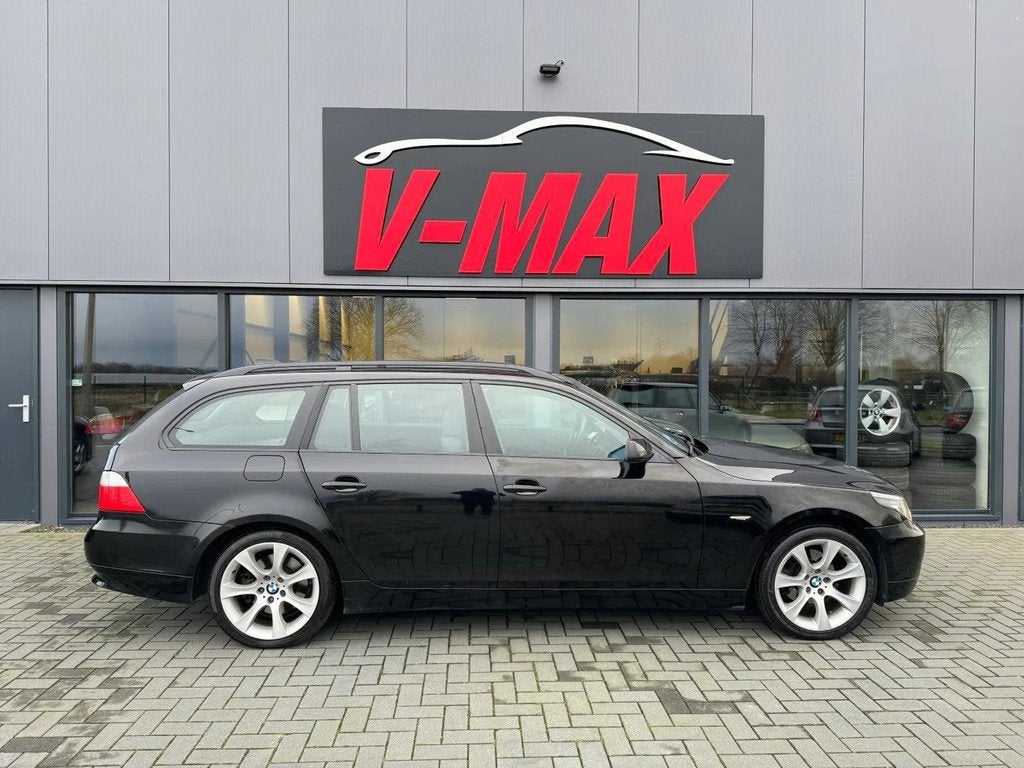 BMW 525i Touring AUT Executive NaviProfessional Clima, Auto's, Automaat, Stof, Gebruikt, Zwart