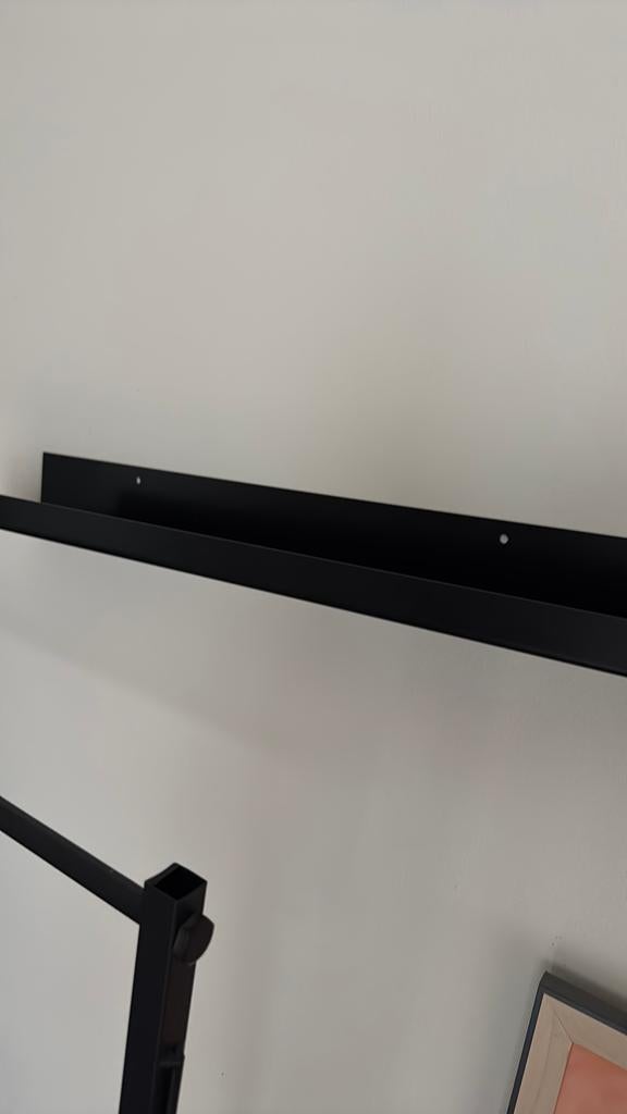 Ikea wandplank / fotoplank. Malmbäck 115 zwart metaal (2x), Ophalen, Zo goed als nieuw