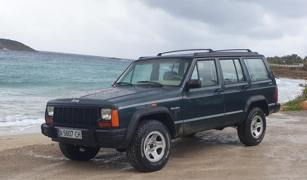 Jeep xj cherokee 2.5L 4 cilinder 5 versnellingen, Particulier, Te koop