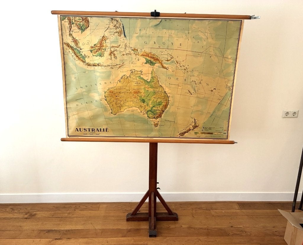 Landkaartstandaard, jaren 30, houten schoolmeubel, Ophalen