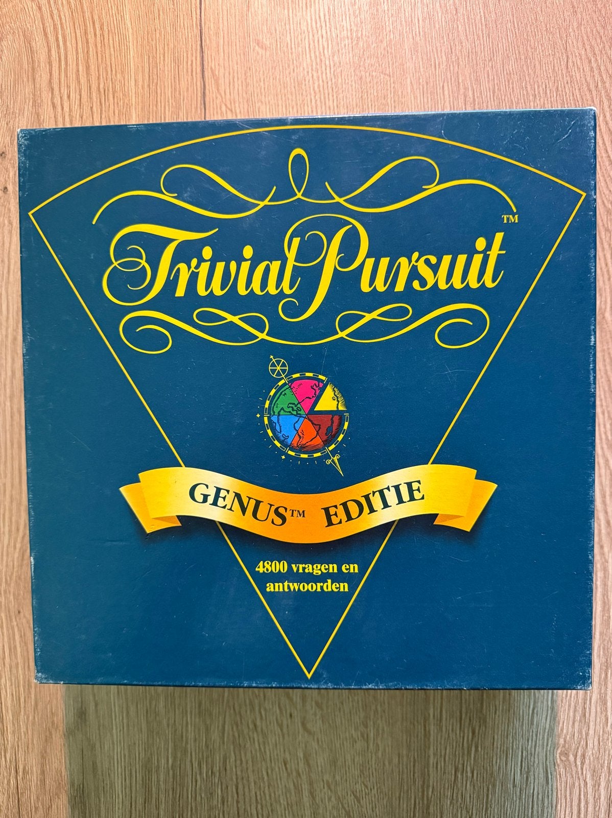 Trivial Pursuit Genus Editie - Het klassieke kennisspel, Hobby en Vrije tijd, Drie of vier spelers, Ophalen of Verzenden, Gebruikt