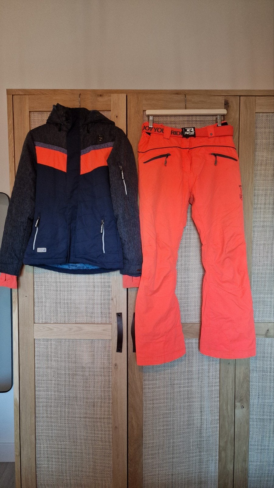 Rehall wintersport set: koraal roze broek en jas maat S, Ophalen of Verzenden, Gedragen, Maat 36 (S), Pak
