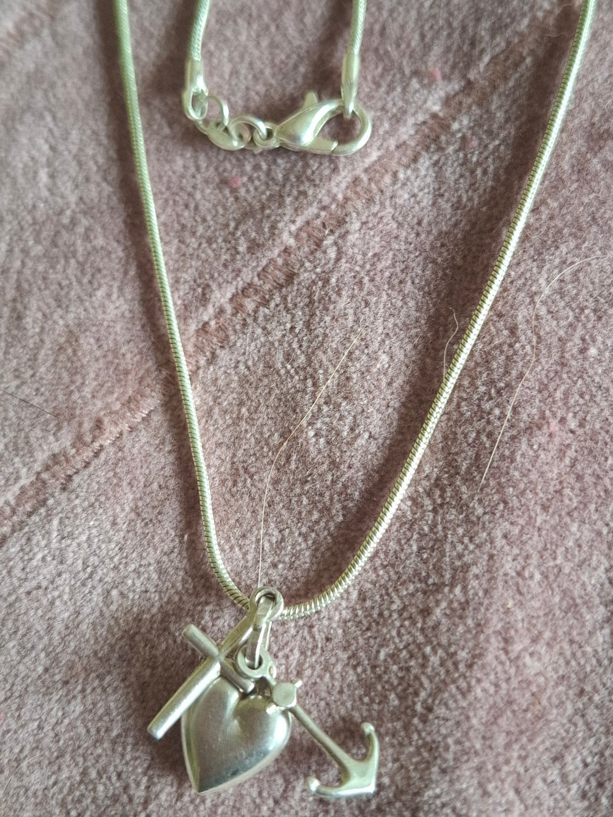 Zilveren ketting met geloof, hoop en liefde hanger, Met hanger, Ophalen of Verzenden, Zo goed als nieuw, Zilver