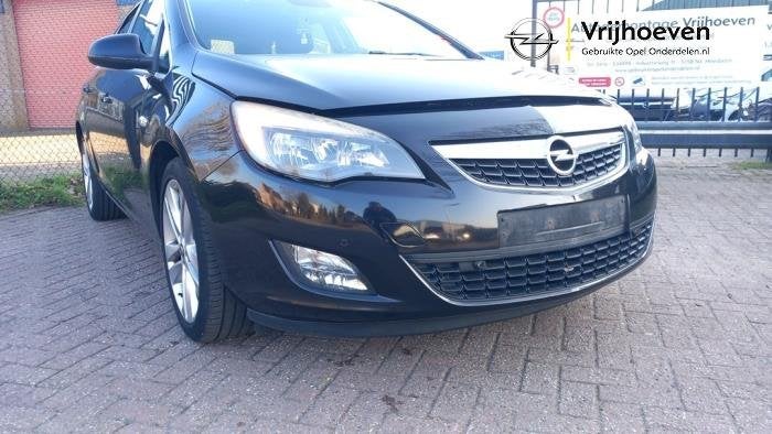 Voorbumper van een Opel Astra (Astra J 10-) (Z20R), Auto-onderdelen, Gebruikt, -, -, Opel