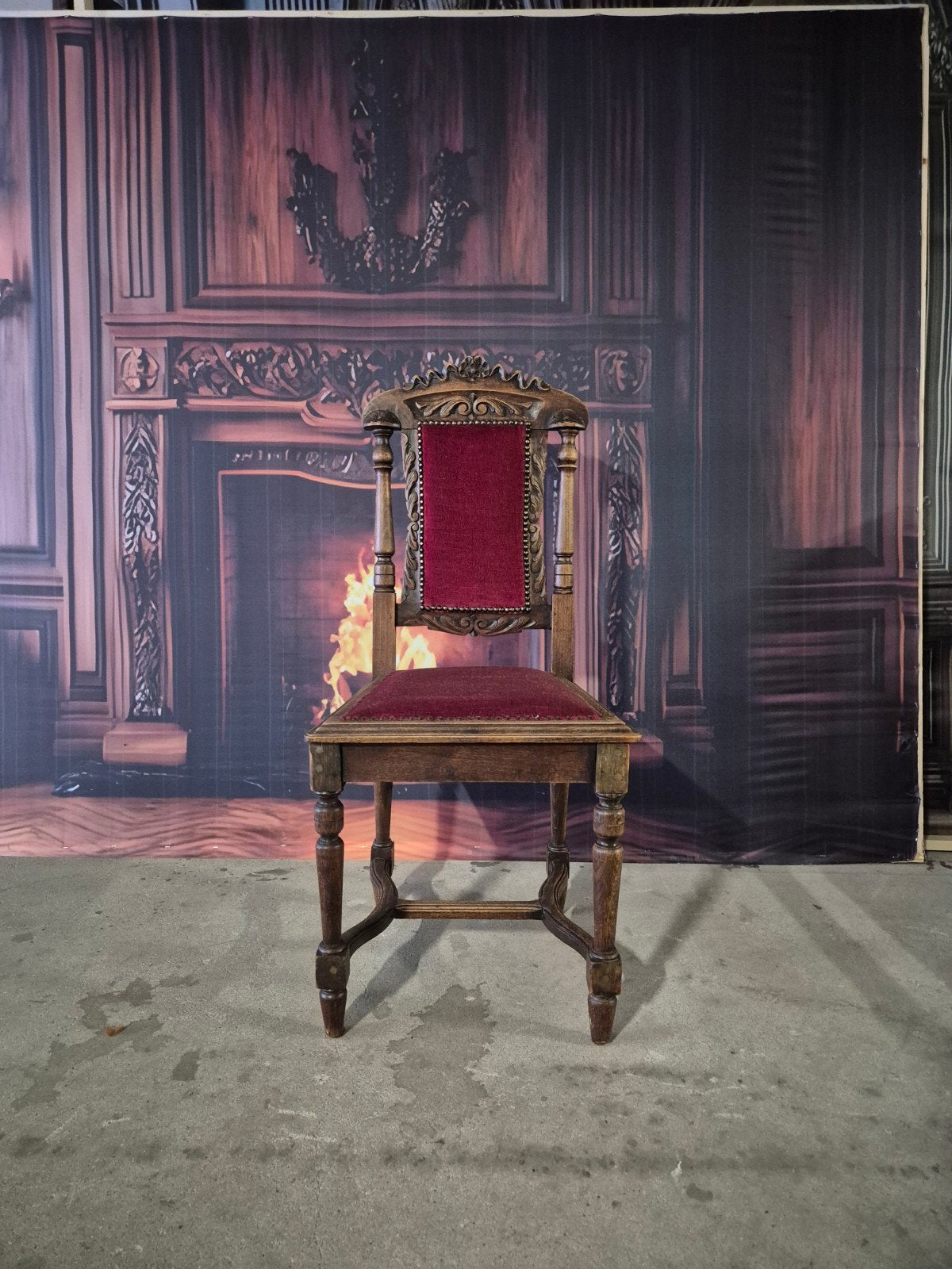 Antieke houten stoel met rood fluwelen bekleding, Antiek en Kunst, Antiek | Meubels | Stoelen en Banken, Ophalen