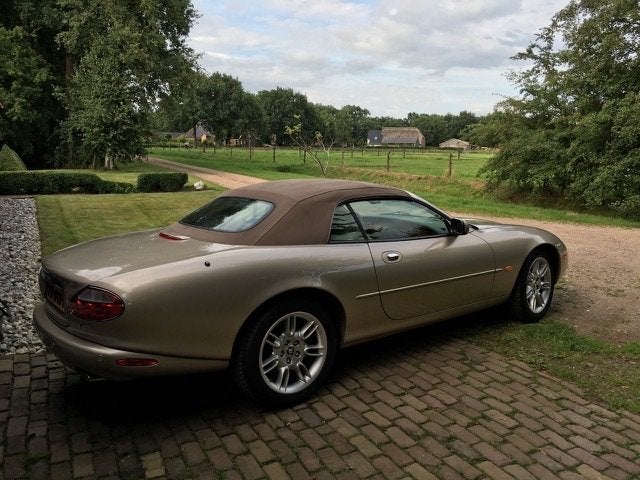 Prachtige Jaguar XK8 Cabrio uit 2002 met lage kilometerstand, Auto's, Jaguar, Cabriolet, 4 stoelen, Beige, Leder