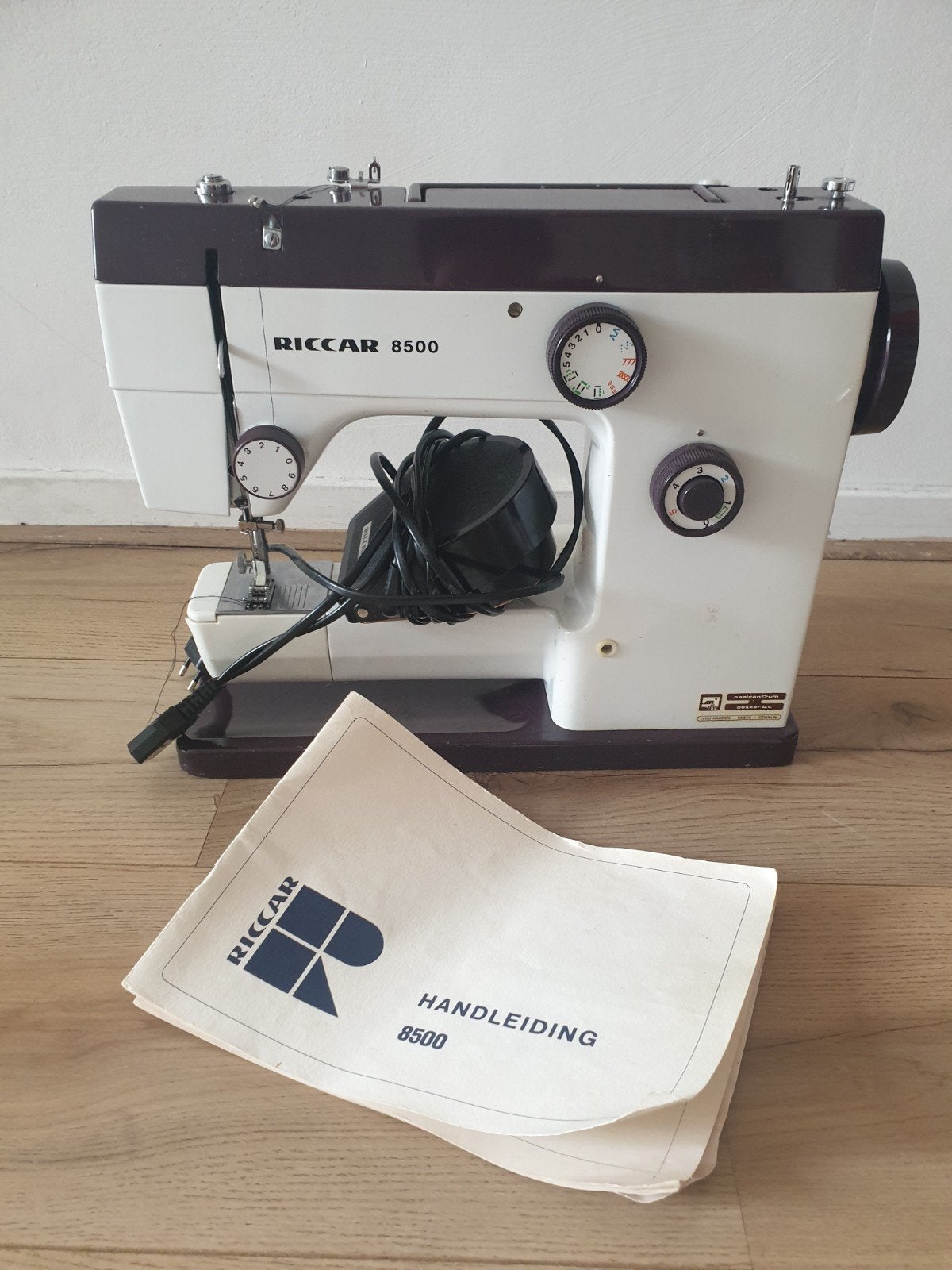 Riccar 8500 Naaimachine met Handleiding, Hobby en Vrije tijd, Naaimachines en Toebehoren, Ophalen, Gebruikt, Naaimachine, Overige merken