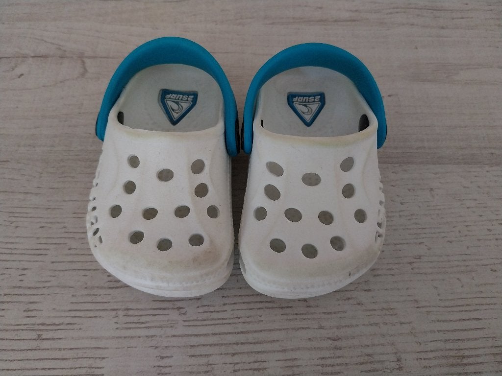 2Surf wit met turquoise blauwe klompjes maat 18, Gebruikt, 2Surf, Jongen of Meisje, Schoenen