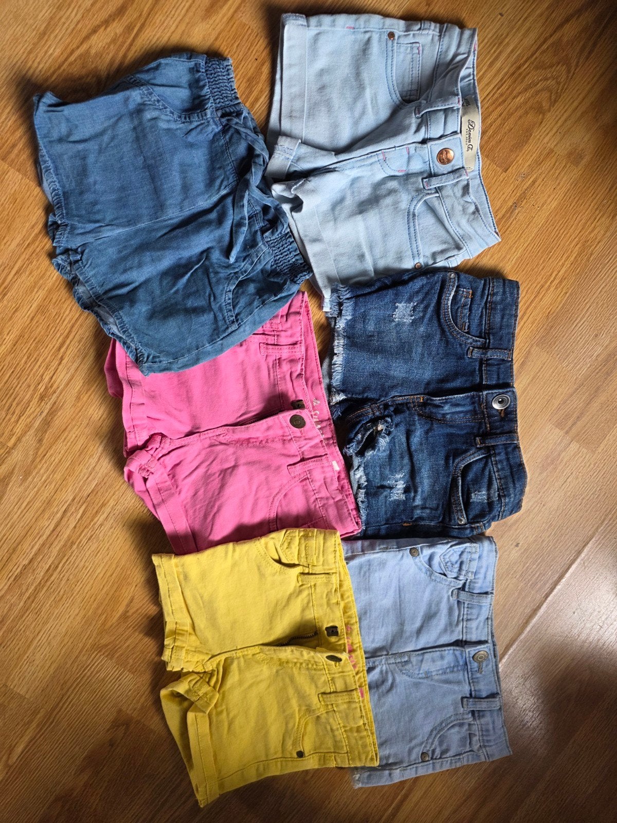 Meisjes korte broekjes 98 /104, Ophalen, Maat 98