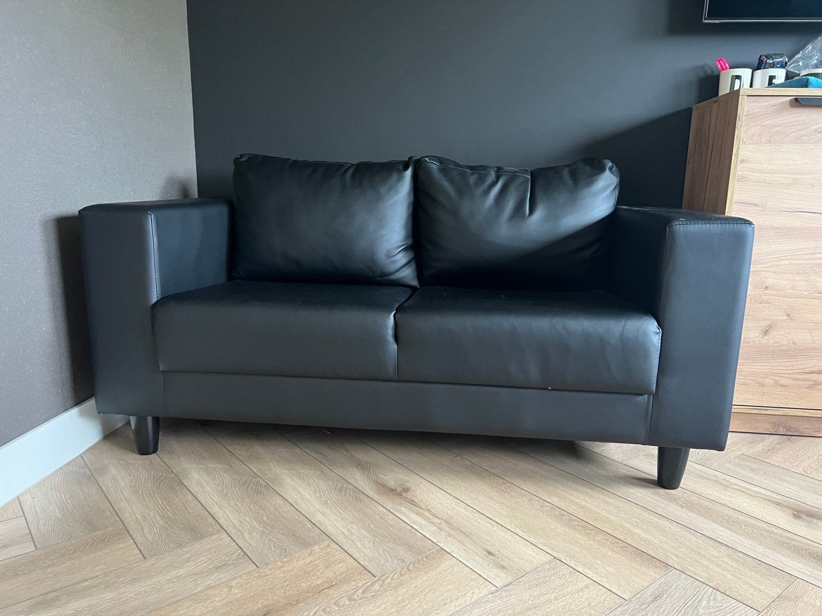 Zwart klein bankstelletje kunstleer, Ophalen, Zo goed als nieuw, Tweepersoons, Minder dan 150 cm