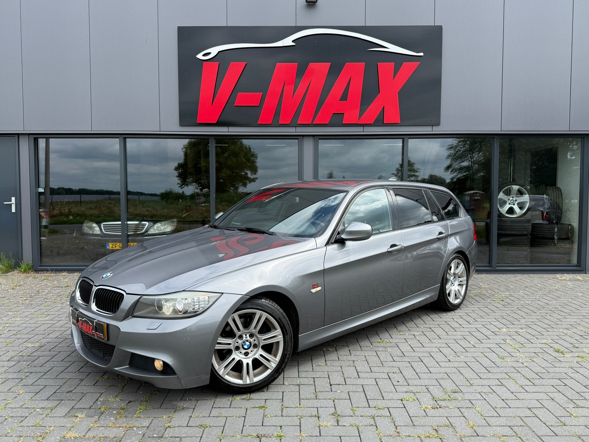 BMW 318i 2.0 Touring AUT M-Sport Xenon NaviProf Alcantara, Auto's, Automaat, Euro 5, 4 cilinders, 1435 kg