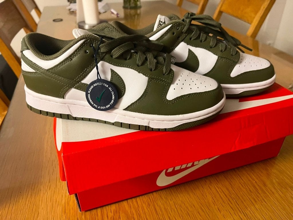 Nike Dunk Low Medium Olive, Kleding | Dames, Schoenen, Ophalen, Overige kleuren, Nike, Nieuw