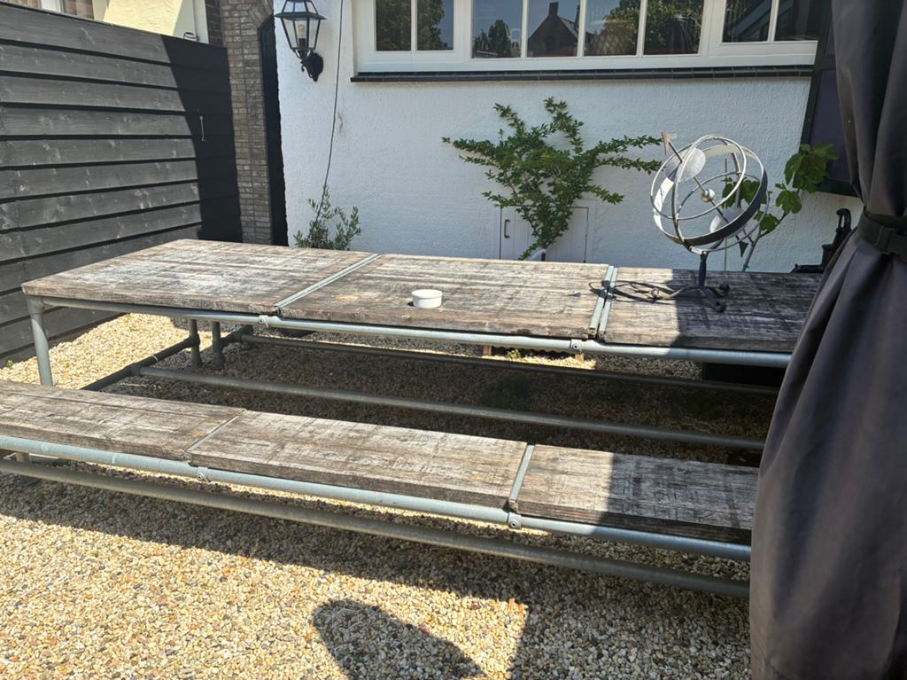 Robuuste picknicktafel met stalen frame en houten blad, Ophalen, Gebruikt, Rechthoekig, Hout