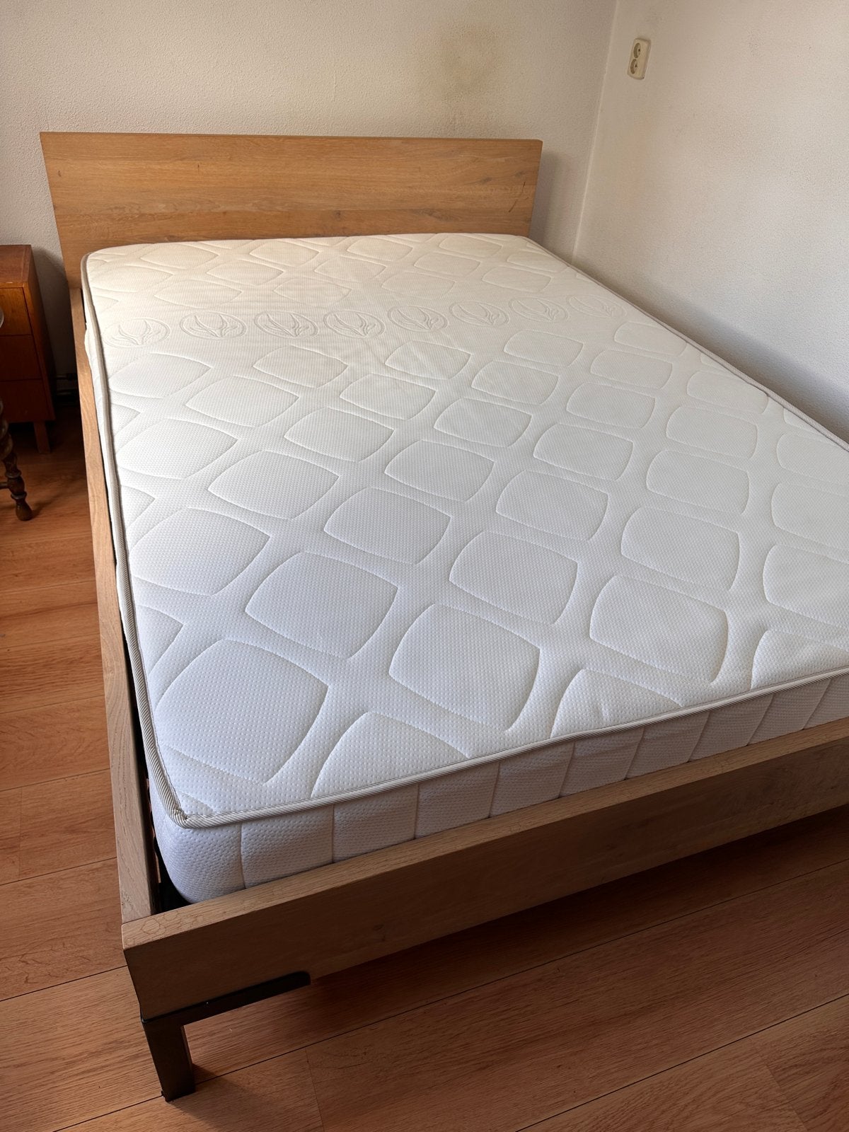 Massief eiken bedframe met lattenbodem en matras, Gebruikt, Bruin, Tweepersoons, 200 cm