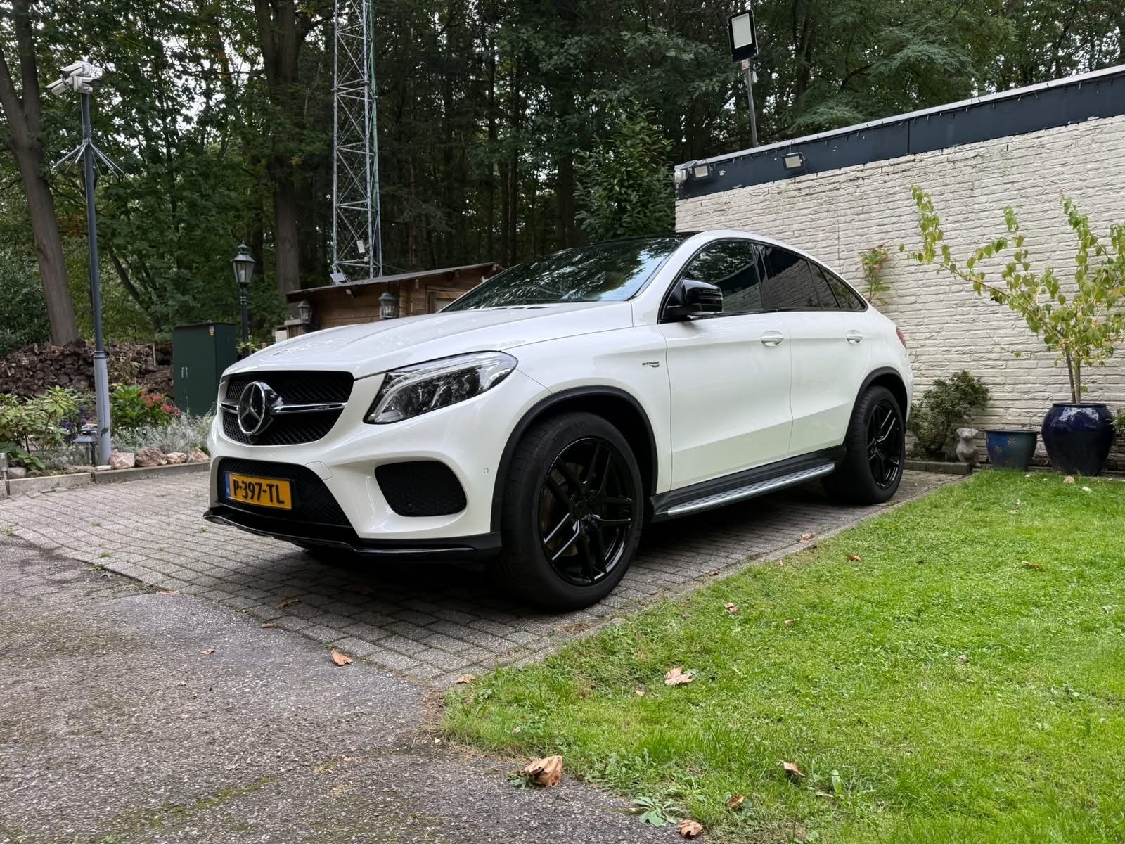 Mercedes-Benz GLE 43 AMG 390pk 4MATIC 9G-TRONIC 2019 Wit, Auto's, Automaat, Dealer onderhouden, 138 €/maand, Leder