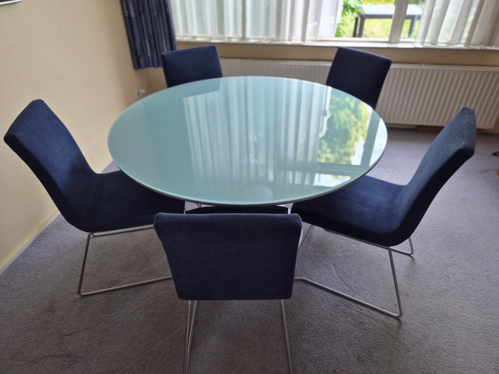 Ronde glazen eettafel met 5 stoelen * Modern en stijlvol, Huis en Inrichting, Ophalen, Gebruikt, Rond, Vijf personen of meer