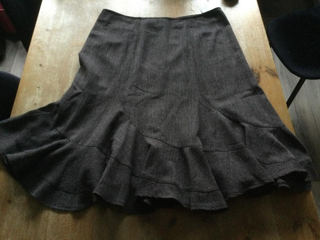 Rok in jaren 30/40 stijl maat 44, Kleding | Dames, Rokken, Ophalen of Verzenden, Gedragen, Maat 42/44 (L), Onder de knie