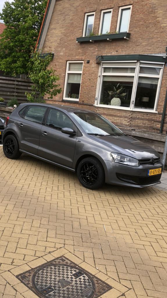 Volkswagen Polo 1.2 TSI 66KW 2013 Grijs 4 deurs, Auto's, Volkswagen, Voorwielaandrijving, Zwart, 4 cilinders, Origineel Nederlands