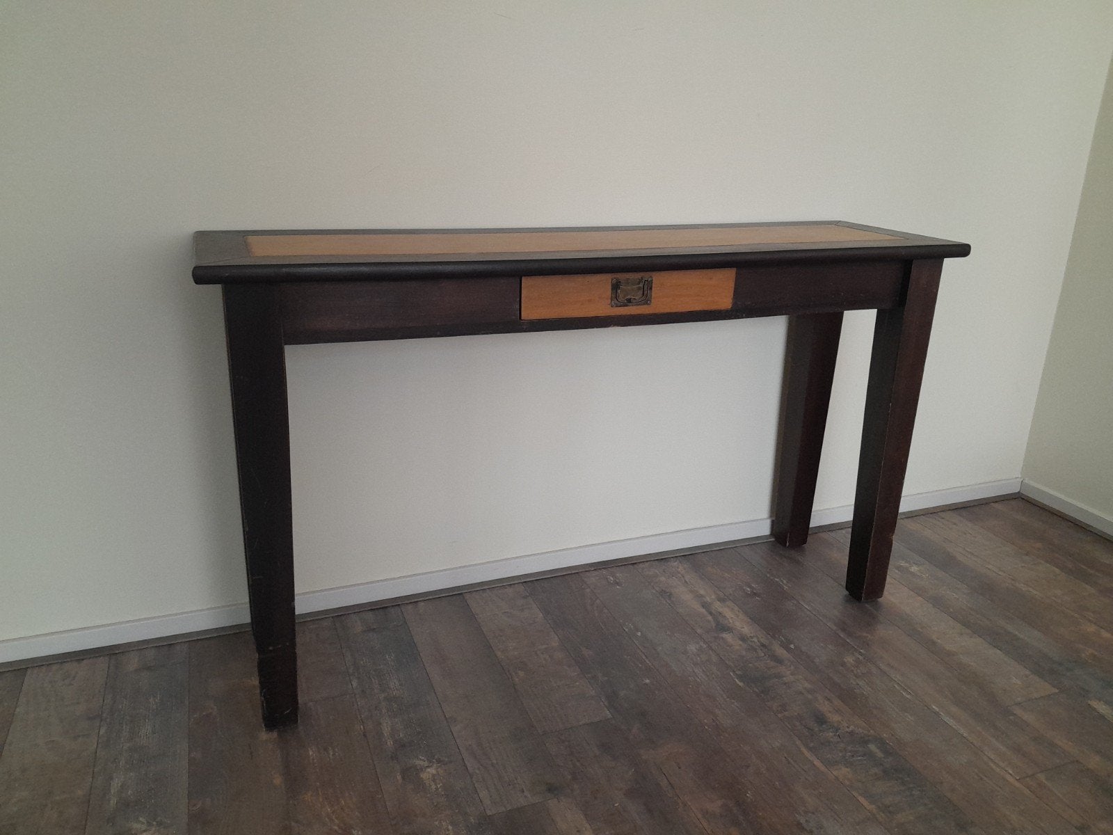 Stijlvolle sidetable met lade - Donker hout en licht blad, Gebruikt, Klassiek, Ophalen of Verzenden, Rechthoekig
