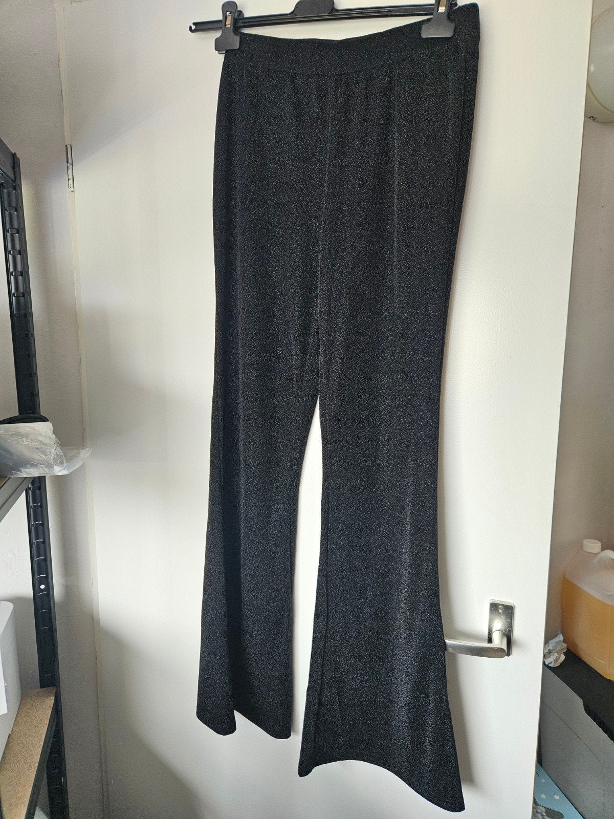 CJ Zwarte glitter flared broek - Maat M/L- nieuw, Kleding | Dames, Broeken en Pantalons, Maat 38/40 (M), Zwart, Onbekend, CJ