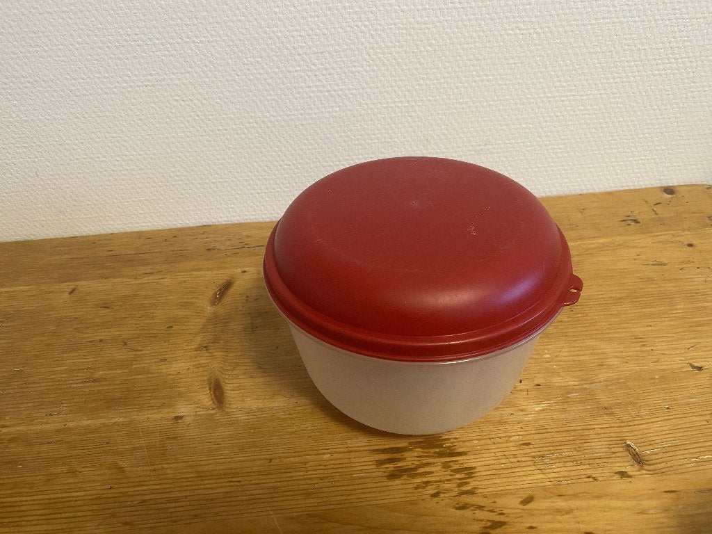 Tupperware Schaal ( bol deksel, rood, 2 liter ), Ophalen of Verzenden, Gebruikt, Rood, Schaal