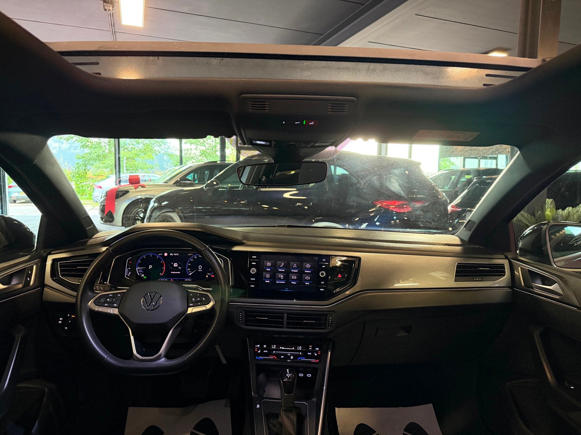 Volkswagen TAIGO 1.0 TSI |PANO|BOMVOL!, Auto's, 1160 kg, Gebruikt, Euro 6, Bedrijf