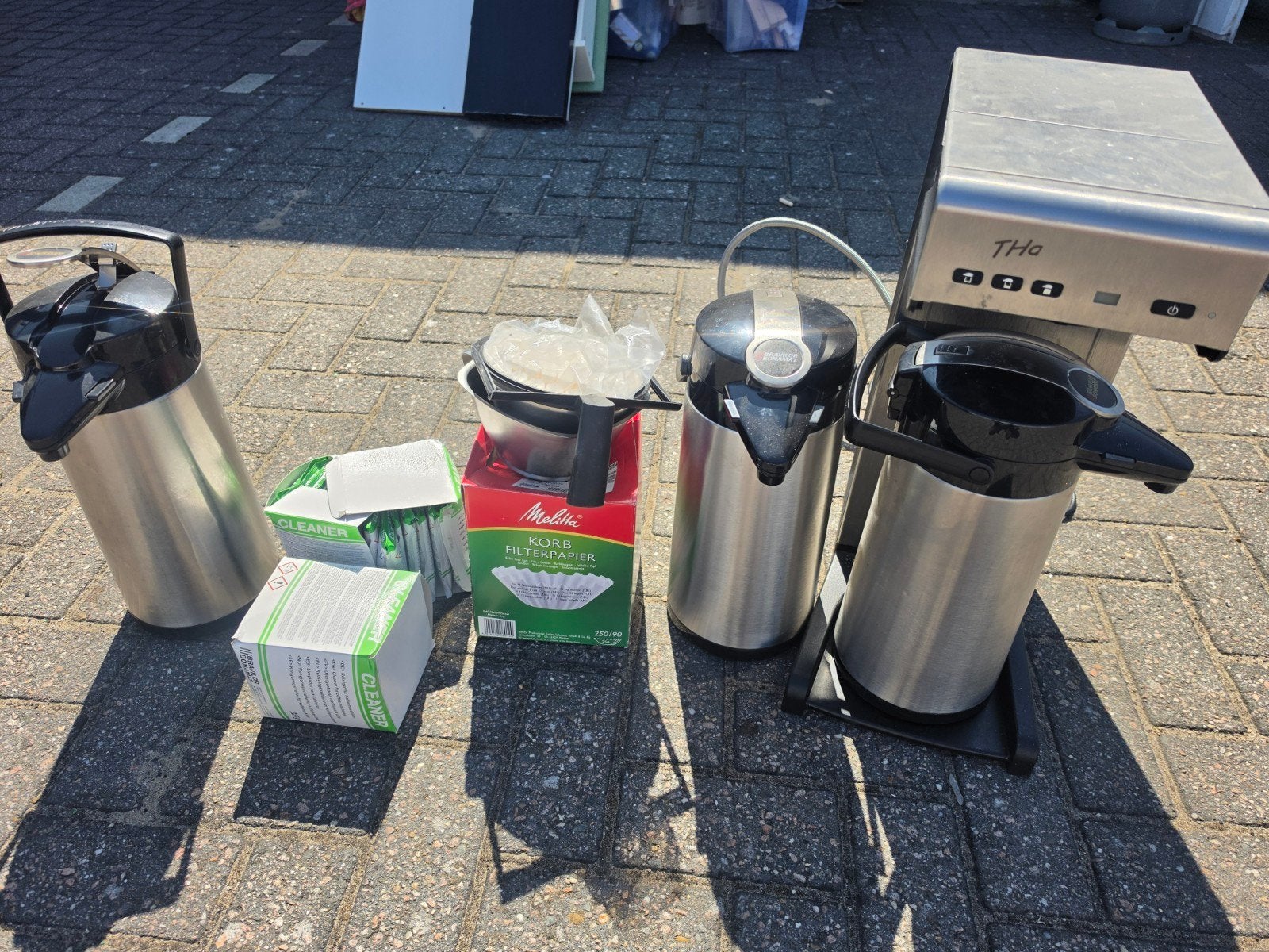 bravilor Koffiemachine met 3 Thermoskannen en Filters, Gebruikt, 10 kopjes of meer, Koffiemachine, Gemalen koffie