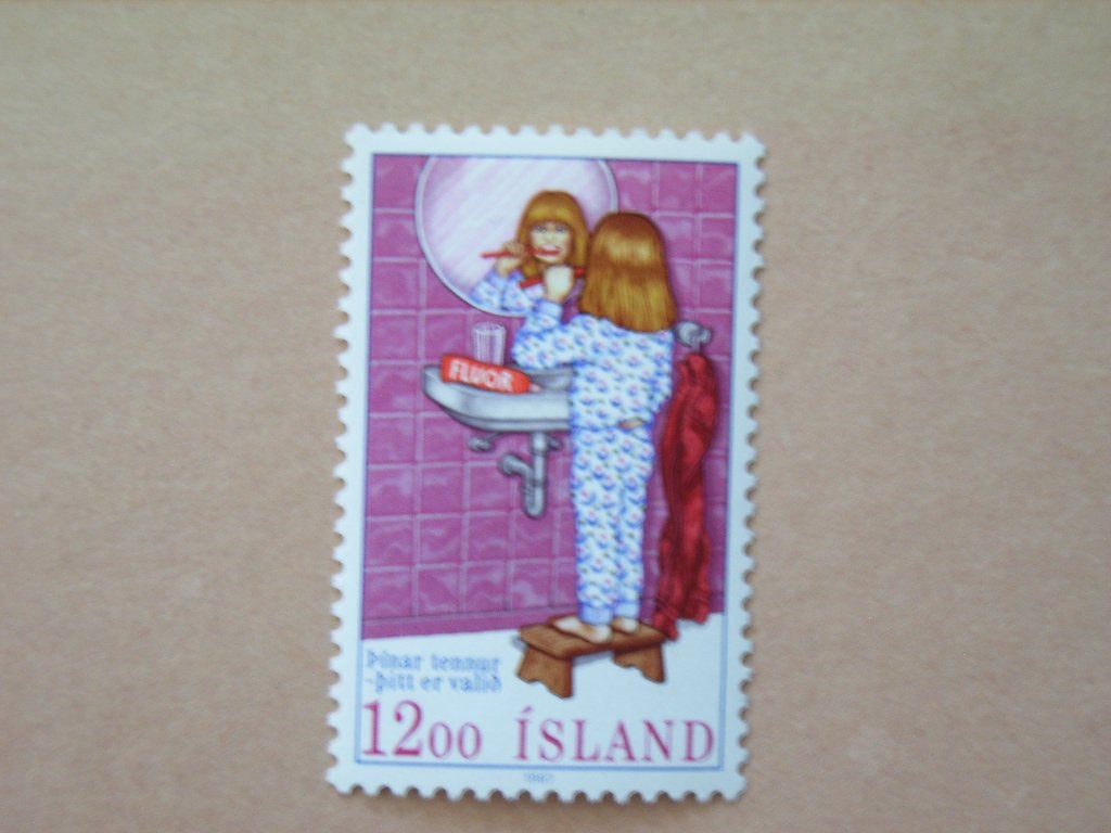 KZ   IJsland 673 Pf, Postzegels en Munten, Ophalen of Verzenden, IJsland, Postfris