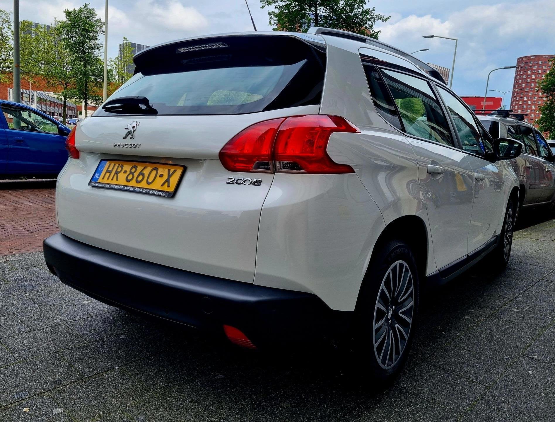 Foto 5 van Peugeot 2008 1.2 VTi Active Navi Airco