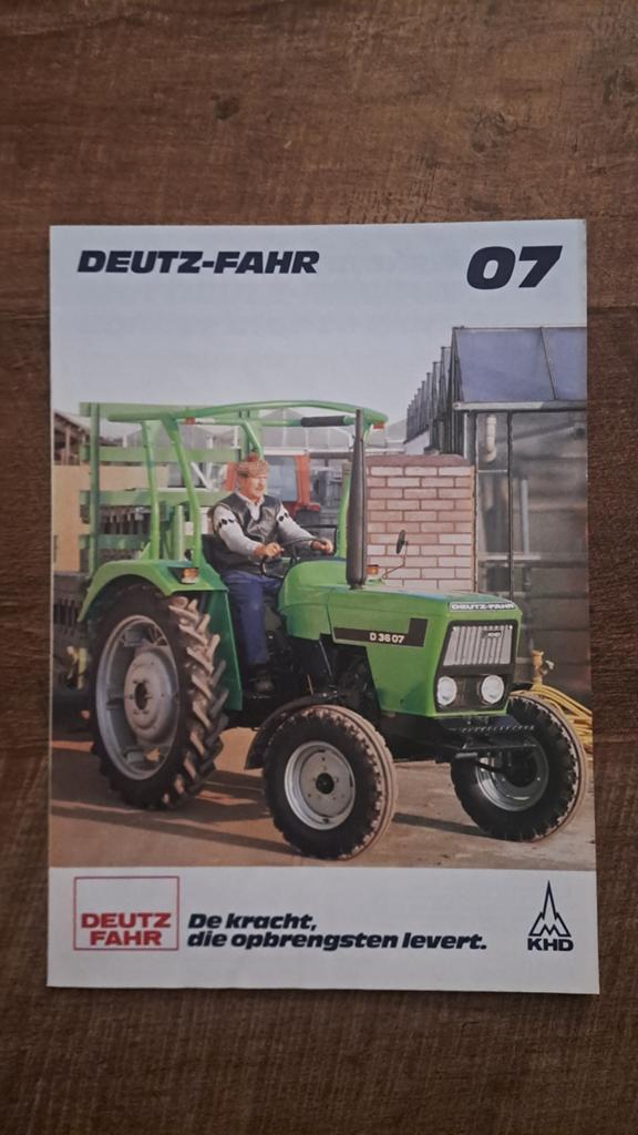 Folder DEUTZ-FAHR  trekker, trekker D 3607 en D 4507, Ophalen of Verzenden, Zo goed als nieuw, Folder