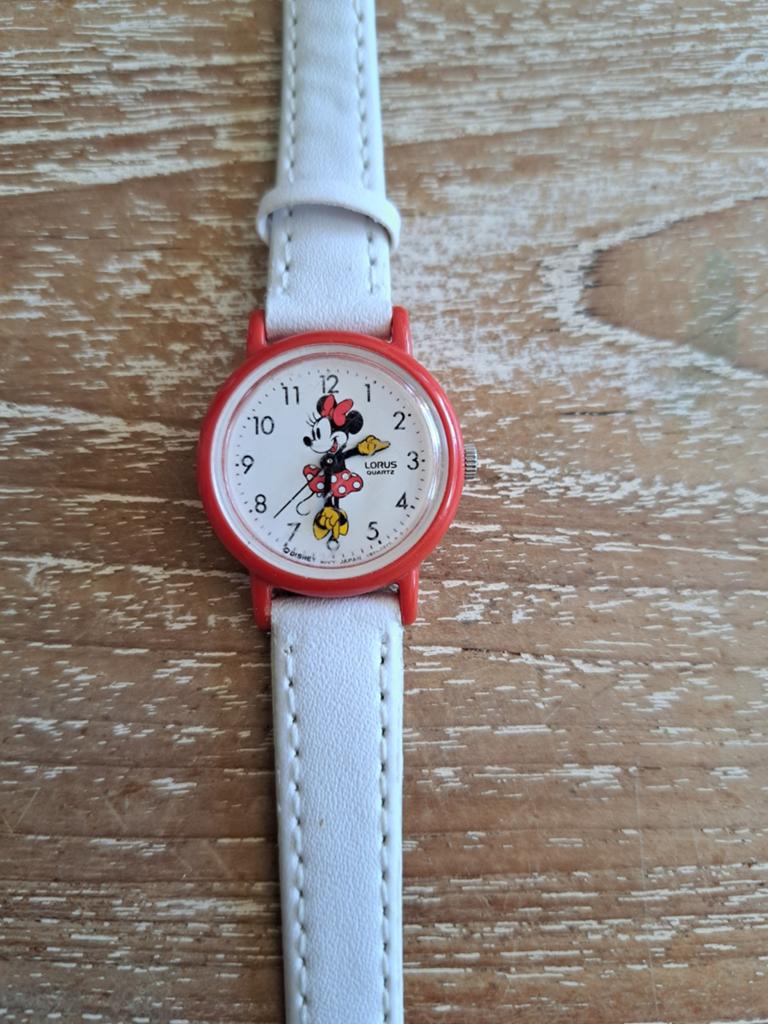 Leuk Lorus Mini Mouse kinder horloge leren bandje werkend, Ophalen of Verzenden, Mickey Mouse, Gebruikt, Overige typen