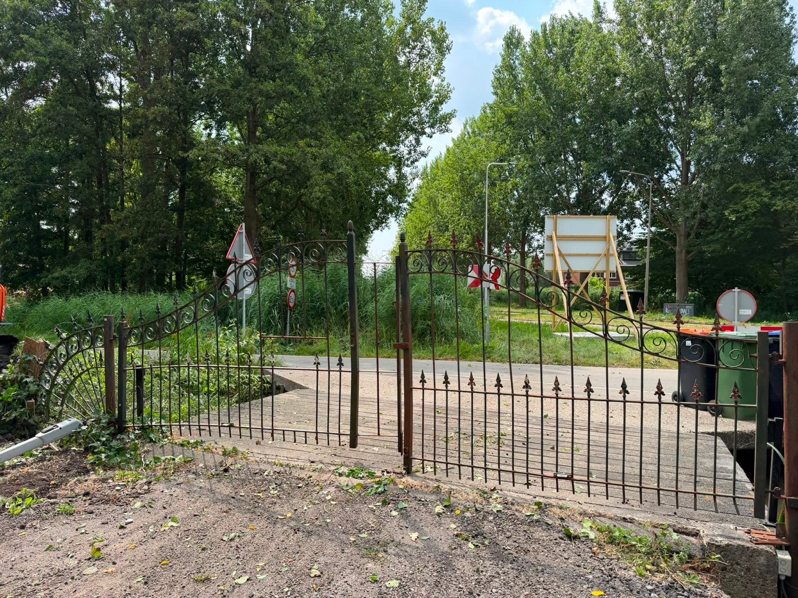 Stalen sierhekwerk met poort, Tuin en Terras, Tuinhekken en Hekwerk, Met poort, Gebruikt, Ophalen of Verzenden, Sierhekwerk