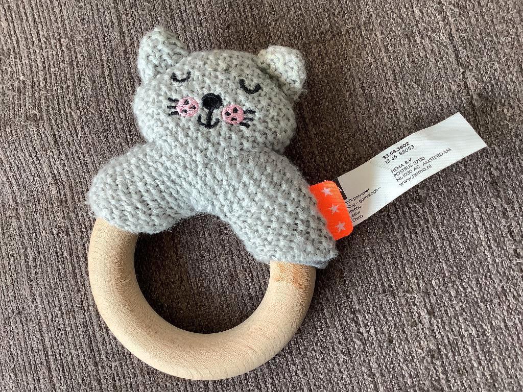 Hema poes kat grijs rammelaar gehaakt houten ring 2,50 euro, Ophalen of Verzenden, Zo goed als nieuw