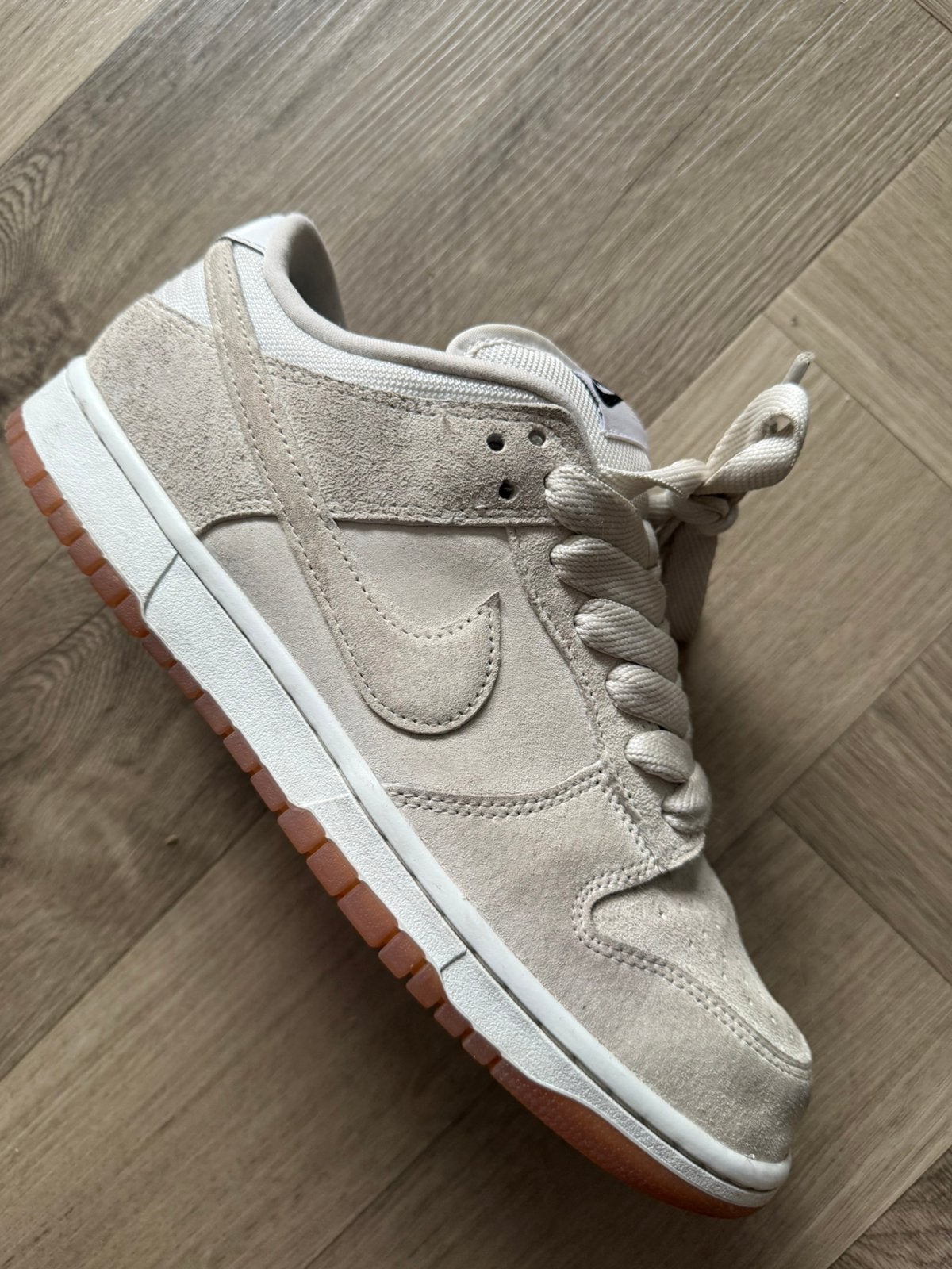 Nike dunk low sb beige 43, Ophalen of Verzenden, Gedragen
