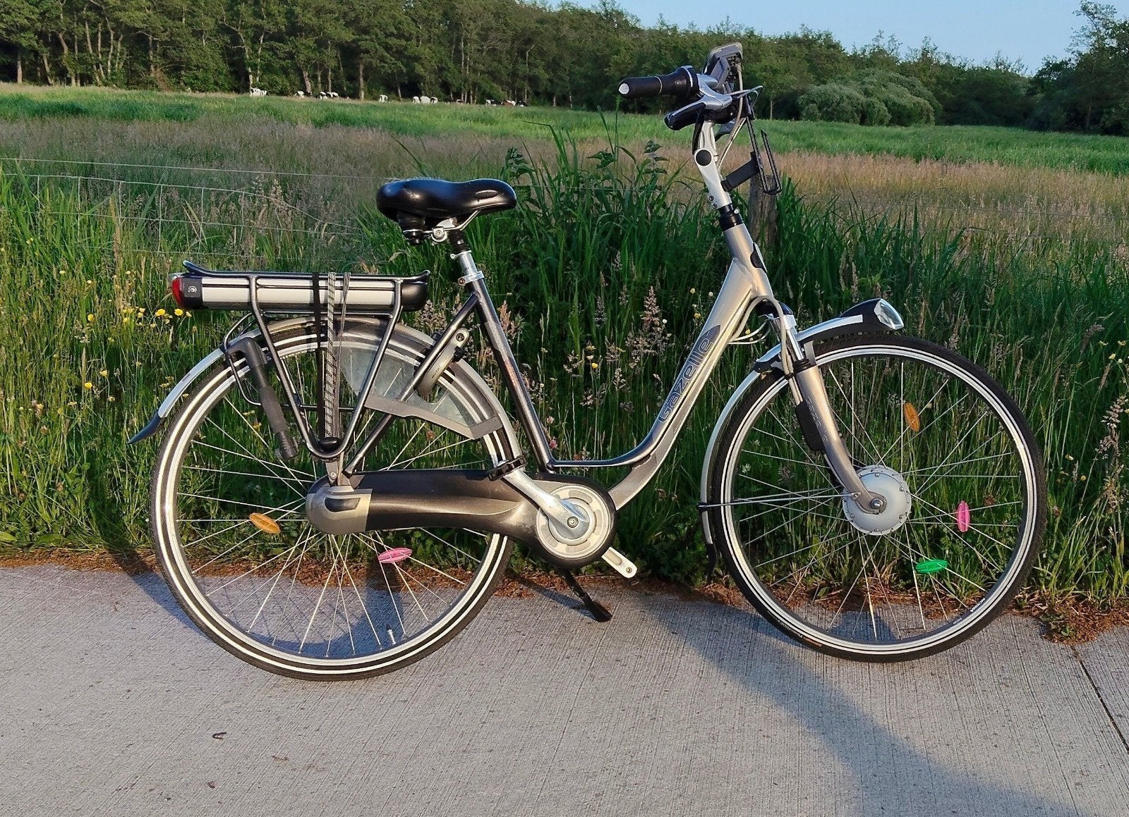 Zeer nette Gazelle Xtra Innergy met Gold accu, Ophalen, Zo goed als nieuw, 51 tot 55 cm, 50 km per accu of meer