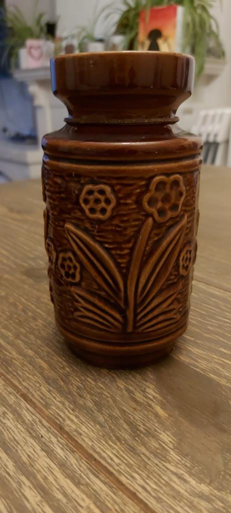 Vintage bruine keramische vaas met bloemmotief, Antiek en Kunst, Ophalen