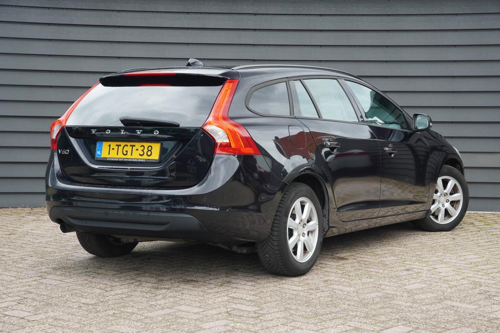 Volvo V60 2.0 D3 - 5 CILINDER - SCHUIFDAK - XENON - CRUISE -, Auto's, Volvo, Voorwielaandrijving, Euro 5, 136 pk, Gebruikt