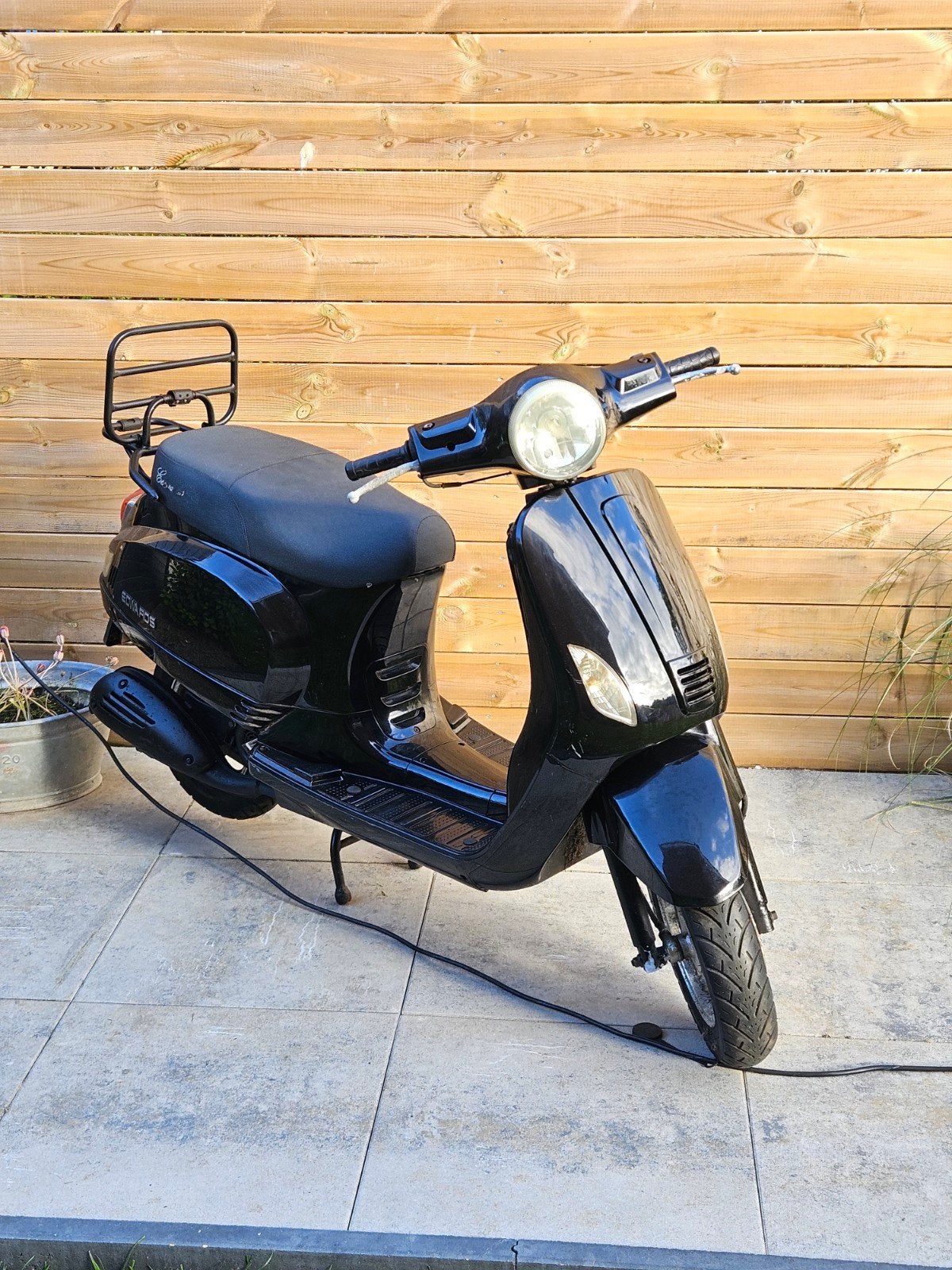 Tekoop: vespa look a like scooter, Ophalen, Zo goed als nieuw, Benzine, Fiddle