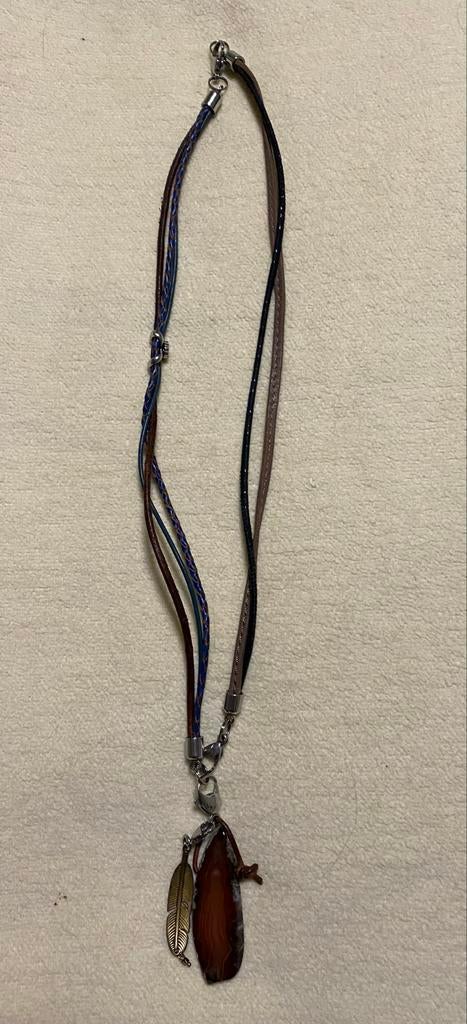 Pimps en Pearls Ketting/Armband met hanger en Veer, Met hanger, Bruin, Verzenden, Zo goed als nieuw