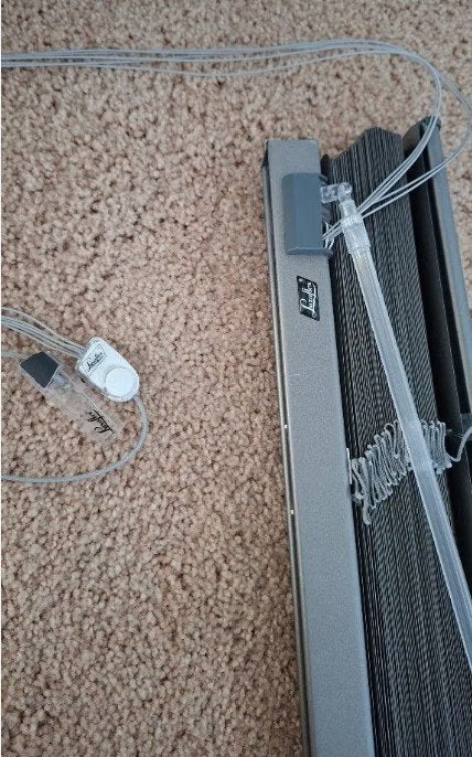 Luxaflex 25mm  (1 van 232cm breed en 1 van 84cm breed), Ophalen, Jaloezie, Gebruikt, Metaal