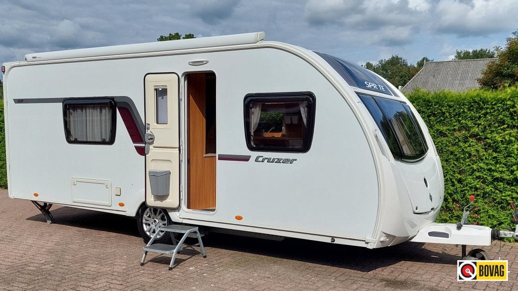 Sprite Cruzer 492 Thule Lfl, Mover, Airco., Caravans en Kamperen, Standaardzit, 2 aparte bedden, Bedrijf, 4 tot 5 meter