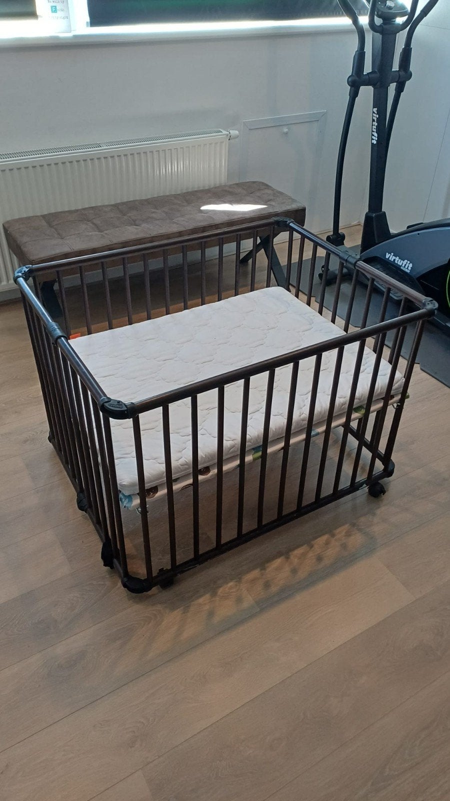 Babybox met 2 standen en matras, Ophalen, Gebruikt, Vierkant, In hoogte verstelbaar
