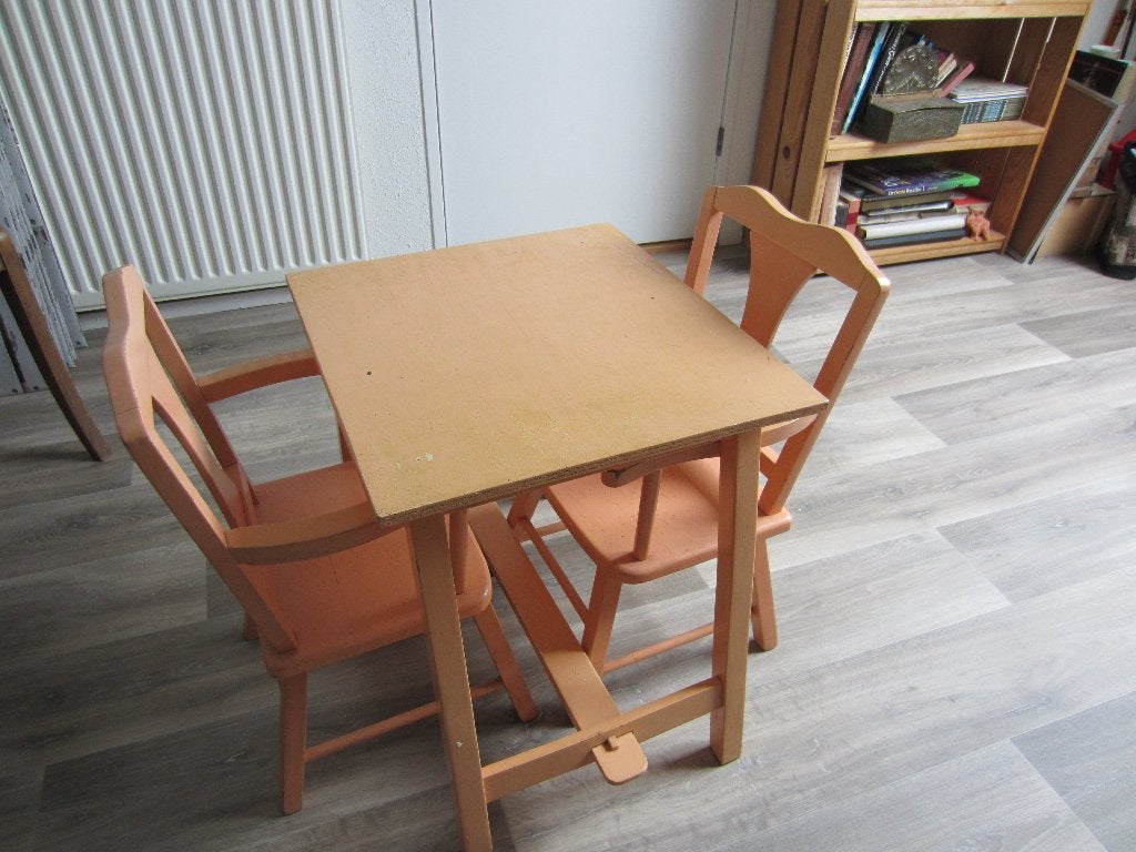 Kindertafeltje met twee stoeltjes, Kinderen en Baby's, Kinderkamer | Tafels en Stoelen, Ophalen, Gebruikt, Tafel(s) en Stoel(en)