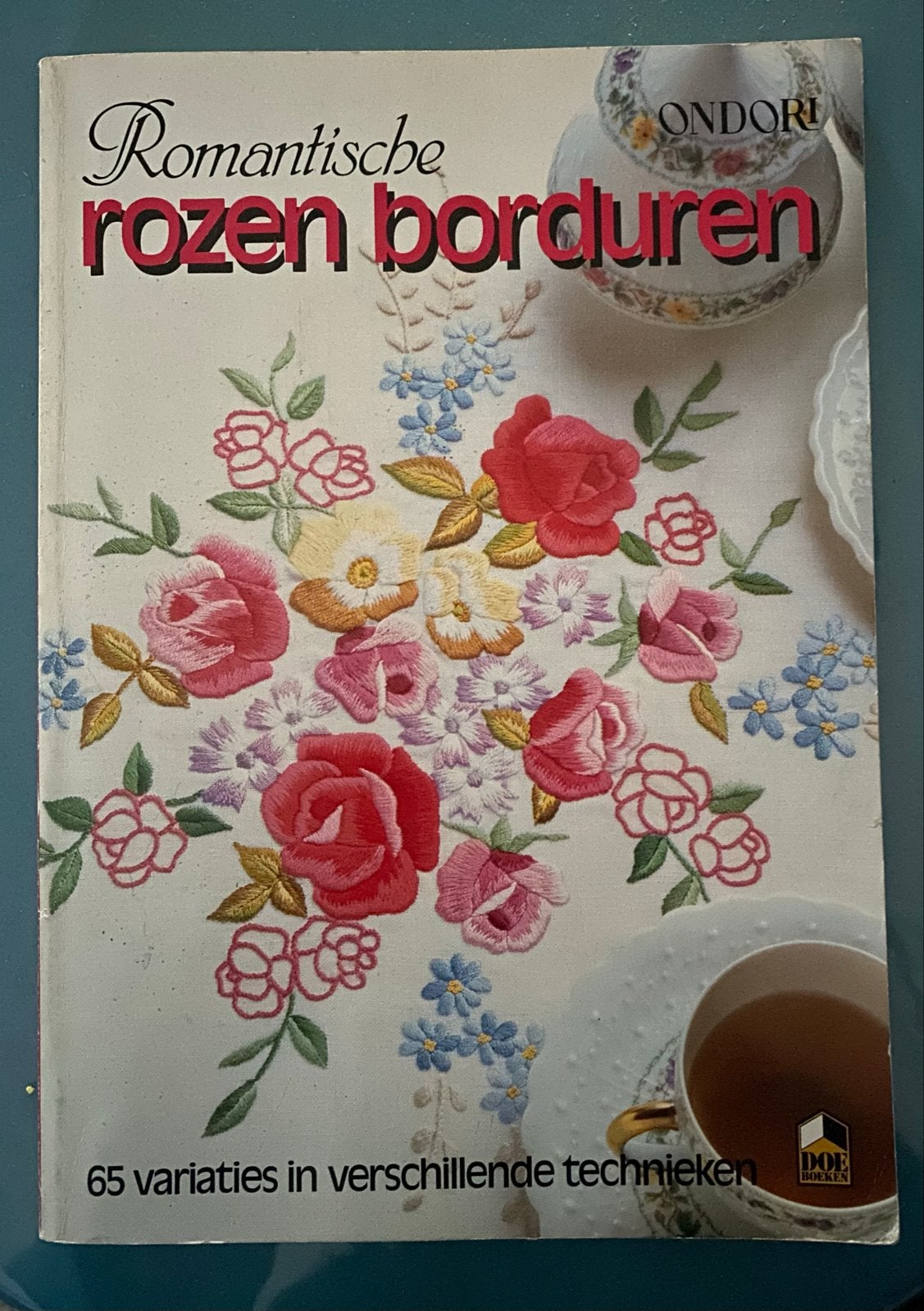 Romantische Rozen Borduren - Ondori Boek met 65 Variaties, Ophalen of Verzenden, Gebruikt, Handborduren, Patroon