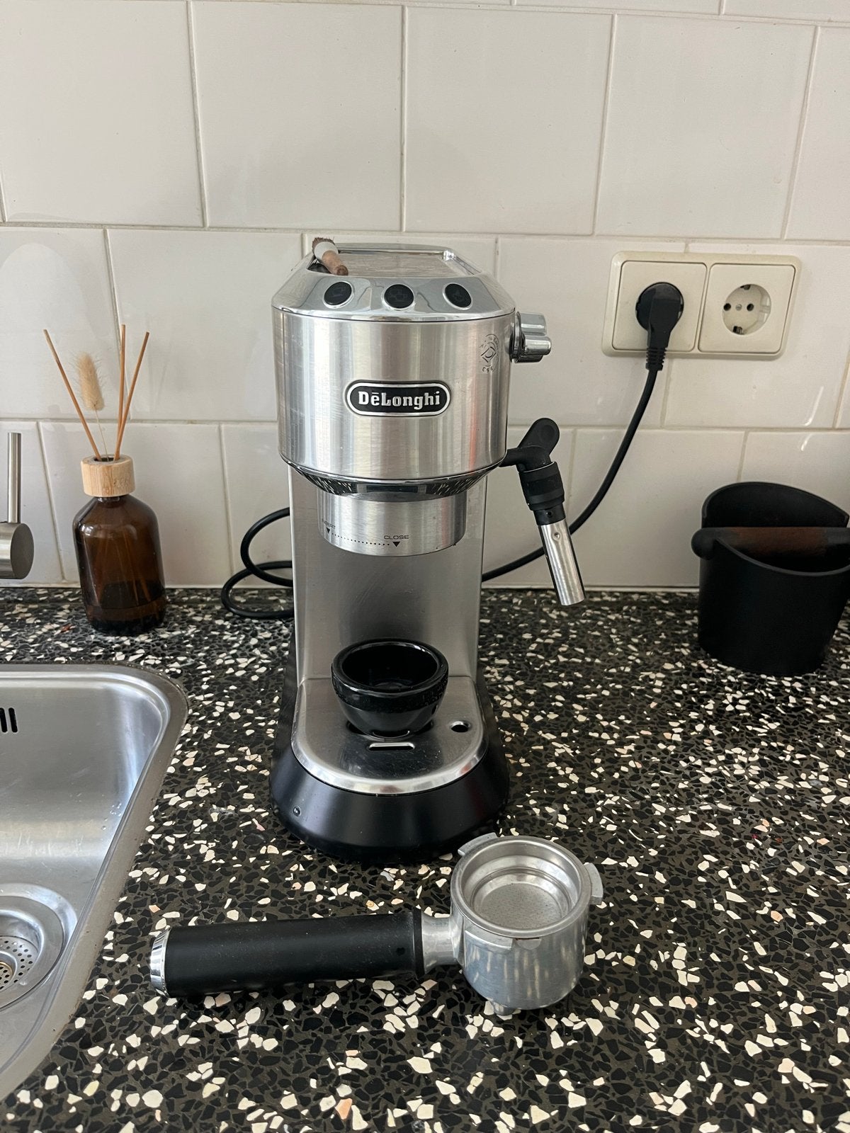 De'Longhi Dedica Style EC685.M Espressomachine, Ophalen, Afneembaar waterreservoir, Espresso apparaat, Gemalen koffie